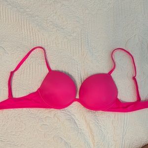 Never worn pink Victoria’s Secret bra Size 32B